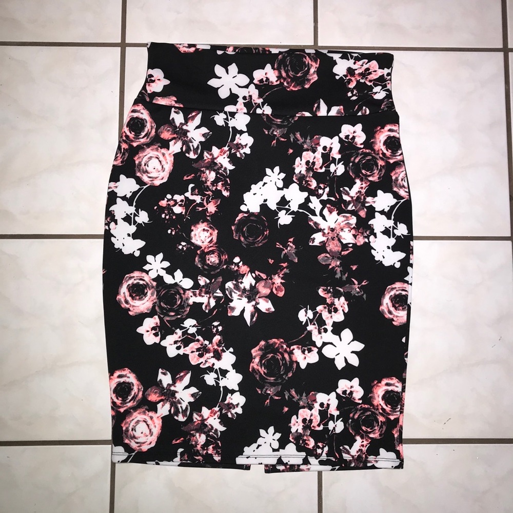 ⚡️Black & White Floral Pencil Skirt pink accents⚡️